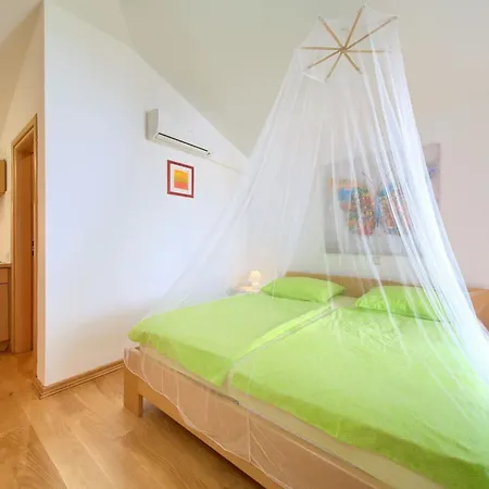 アパート Studio-apartment Vjeko By Interhome ヴァンタシチ