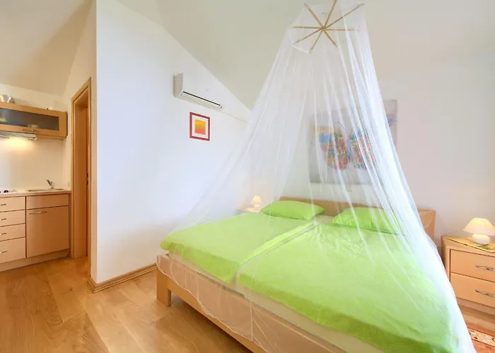 アパート Studio-apartment Vjeko By Interhome ヴァンタシチ